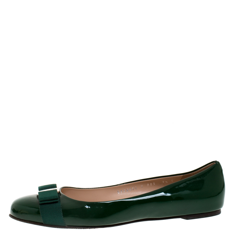

Salvatore Ferragamo Green Patent Leather Vara Bow Ballet Flats Size