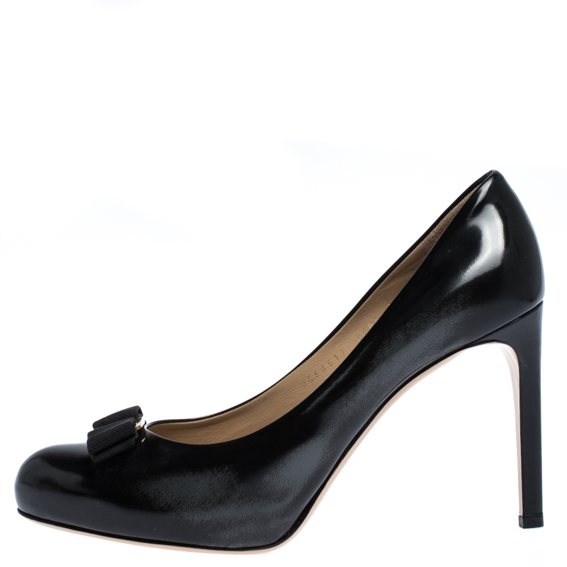 

Salvatore Ferragamo Black/Grey Leather Vara Bow Pumps Size