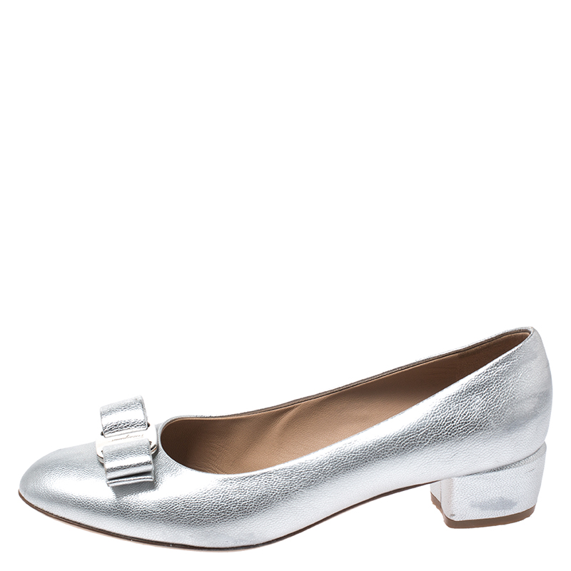 

Salvatore Ferragamo Silver Metallic Leather Vara Bow Flats Size