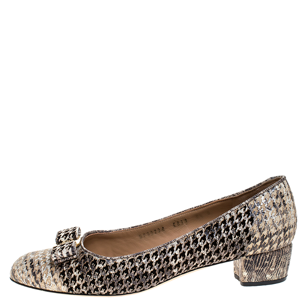 

Salvatore Ferragamo Beige/Black Lasercut Lizard Vara Bow Pumps Size
