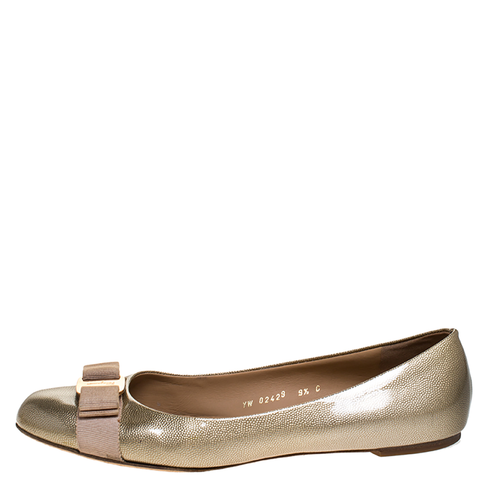 

Salvatore Ferragamo Gold Coated Leather Vara Bow Ballet Flats Size