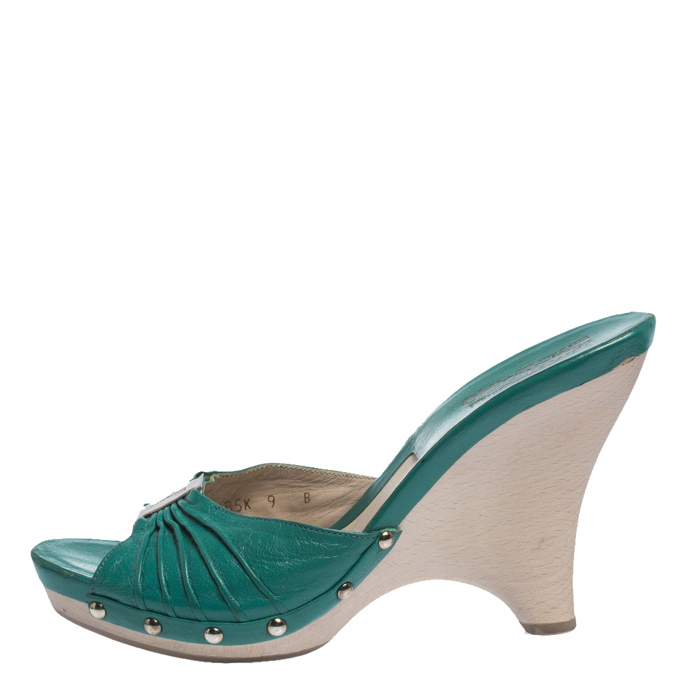 

Salvatore Ferragamo Green Pleated Leather Peep Toe Platform Sandals Size