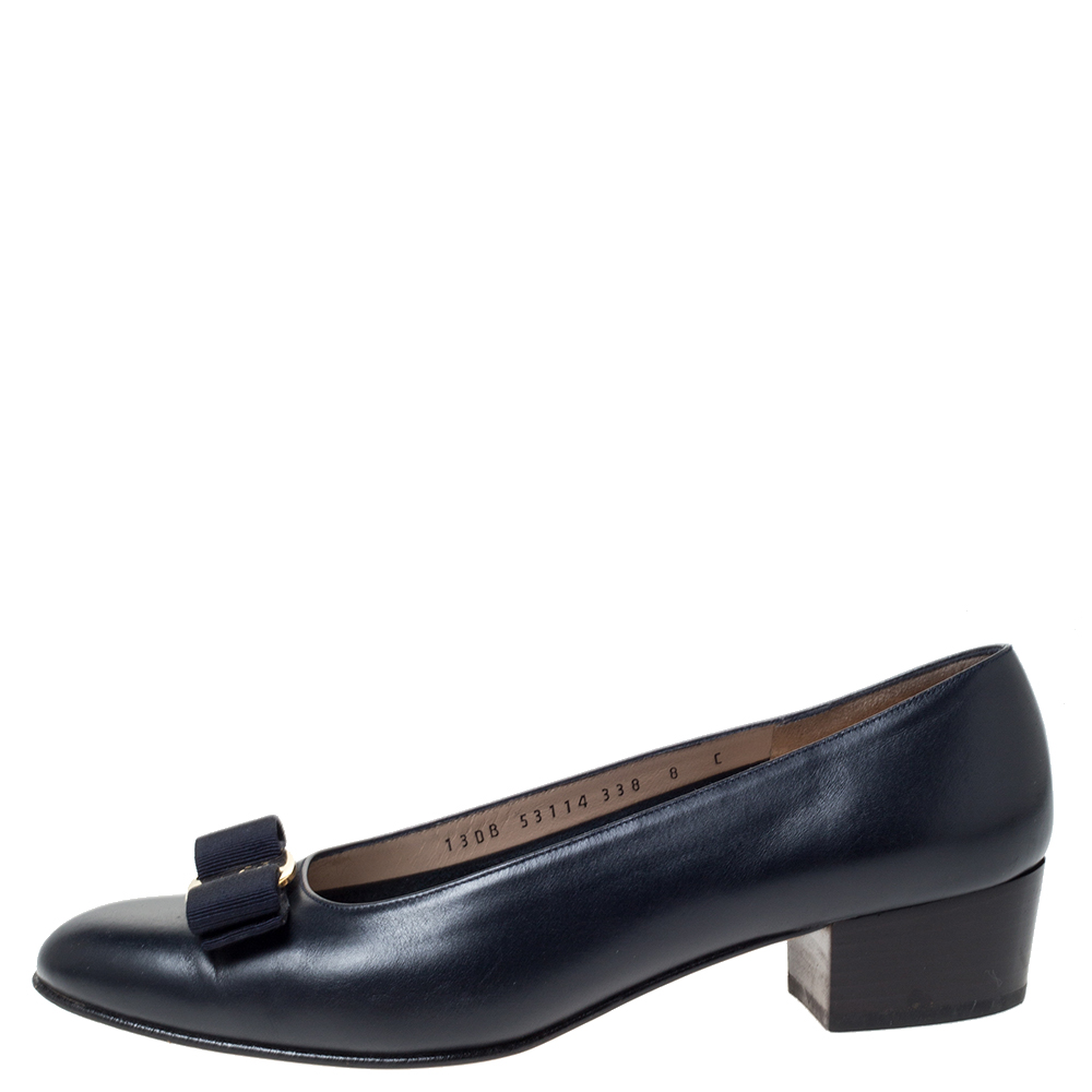 

Salvatore Ferragamo Blue Leather Vara Bow Flats Size