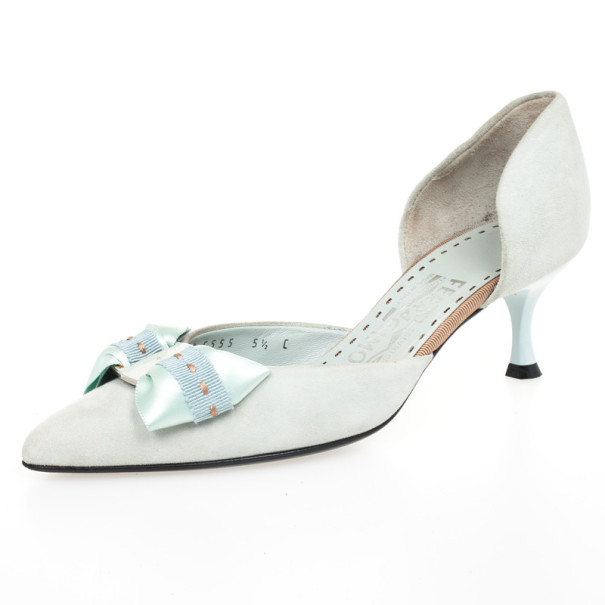مملوكة مسبقًا Salvatore Ferregamo Blue Suede Bow Pointed Toe Dórsay Kitten Heels Size 36