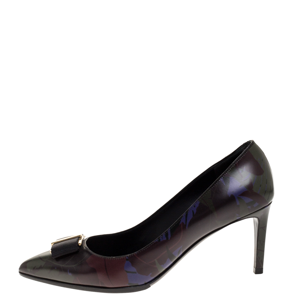 

Salvatore Ferragamo Multicolor Leaf Printed Leather Bow Pumps Size