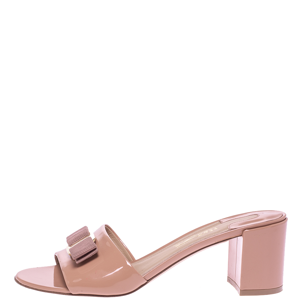 

Salvatore Ferragamo Beige Patent Eolie Vara Bow Slide Sandals Size