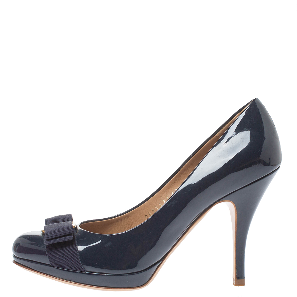 

Salvatore Ferragamo Blue Patent Leather Vara Bow Pumps Size