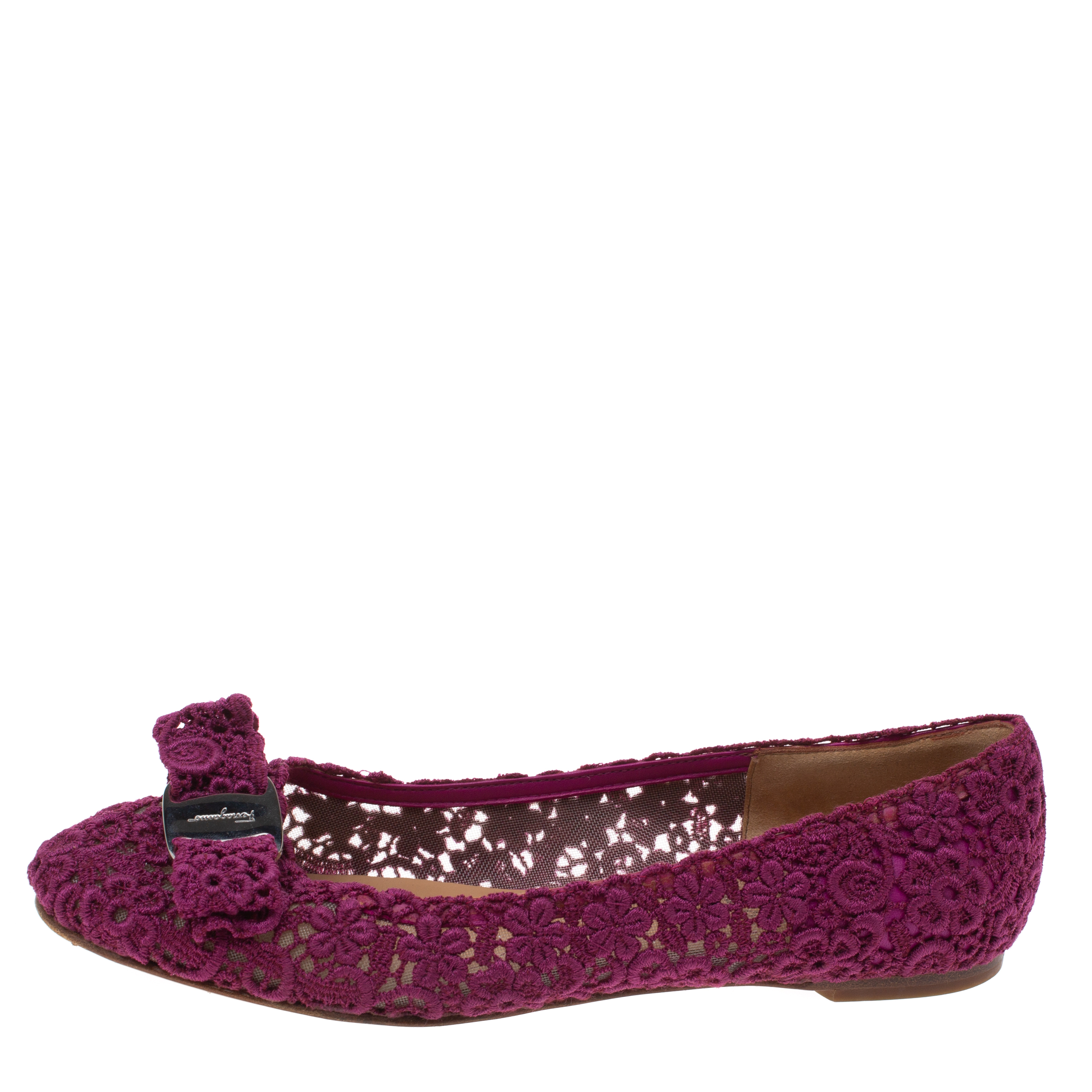 

Salvatore Ferragamo Purple Floral Crochet Lace Estelle Bow Ballet Flat Size