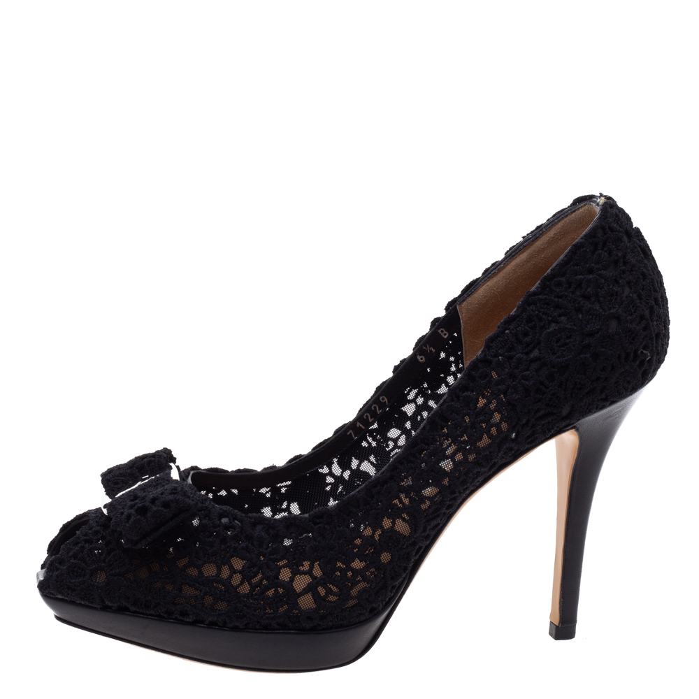 

Salvatore Ferragamo Black Floral Crochet Fabric Teodora Bow Peep Toe Pumps Size