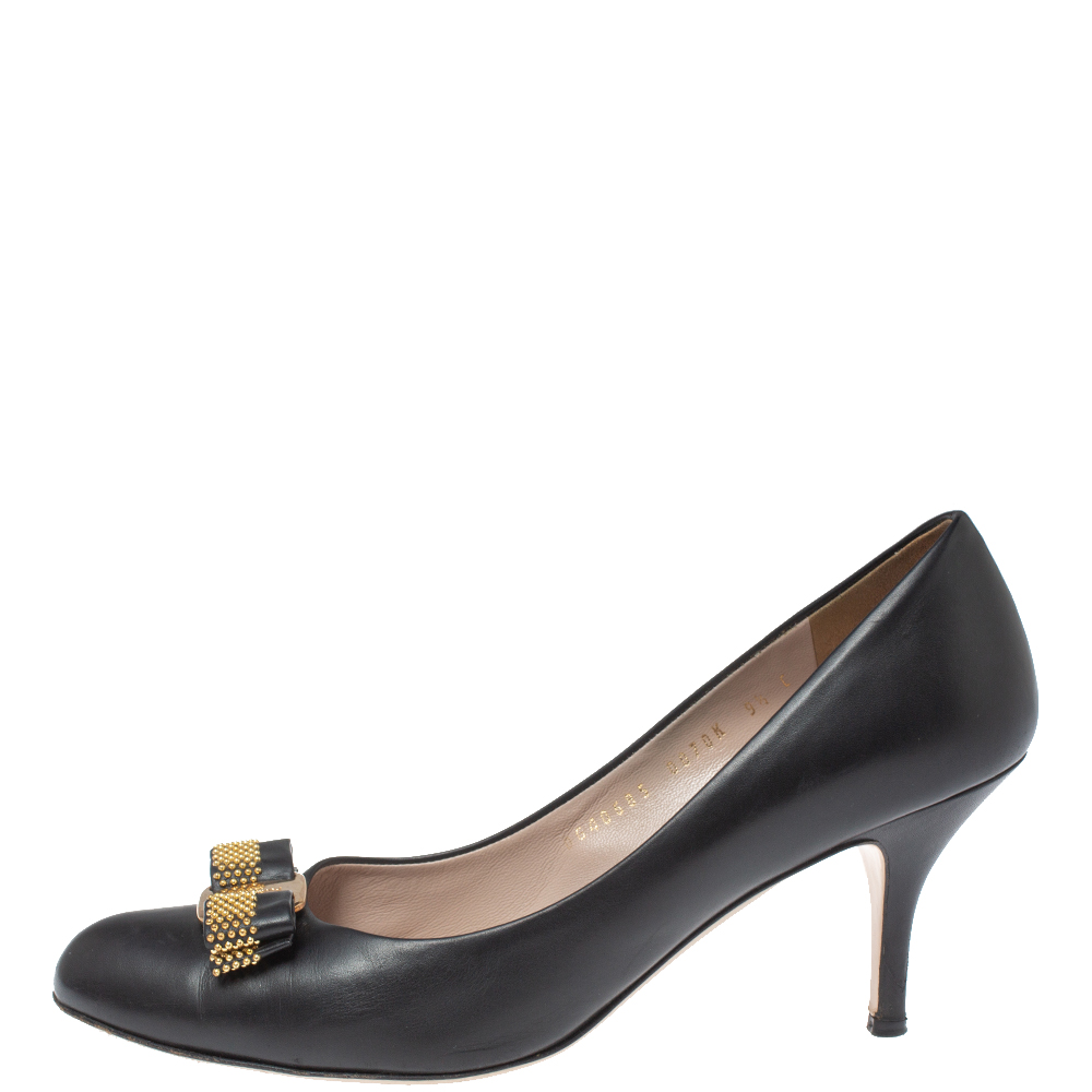 

Salvatore Ferragamo Black Leather Bow Embellished Pumps Size