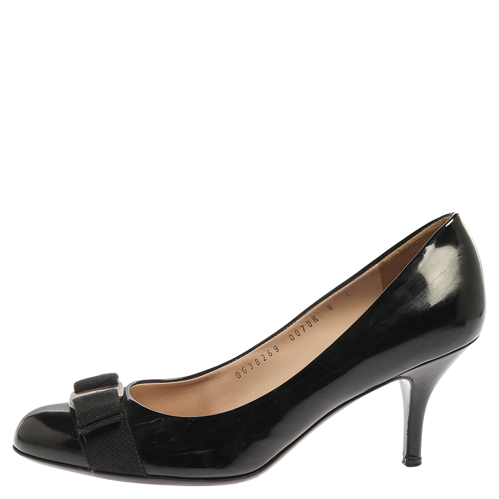 

Salvatore Ferragamo Black Patent Leather Vara Bow Pumps Size