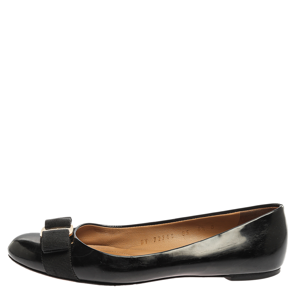 

Salvatore Ferragamo Black Patent Leather Vara Bow Flats Size