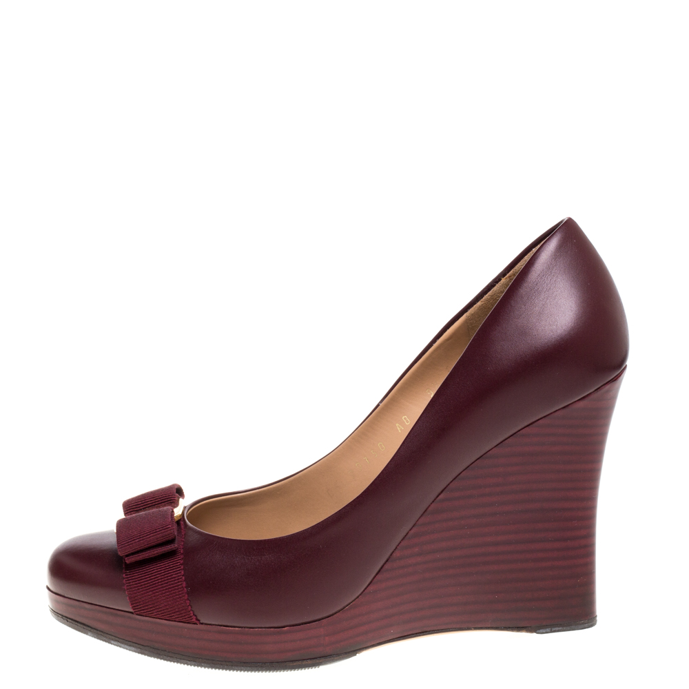 

Salvatore Ferragamo Maroon Leather Vara Bow Wedge Pumps Size, Burgundy