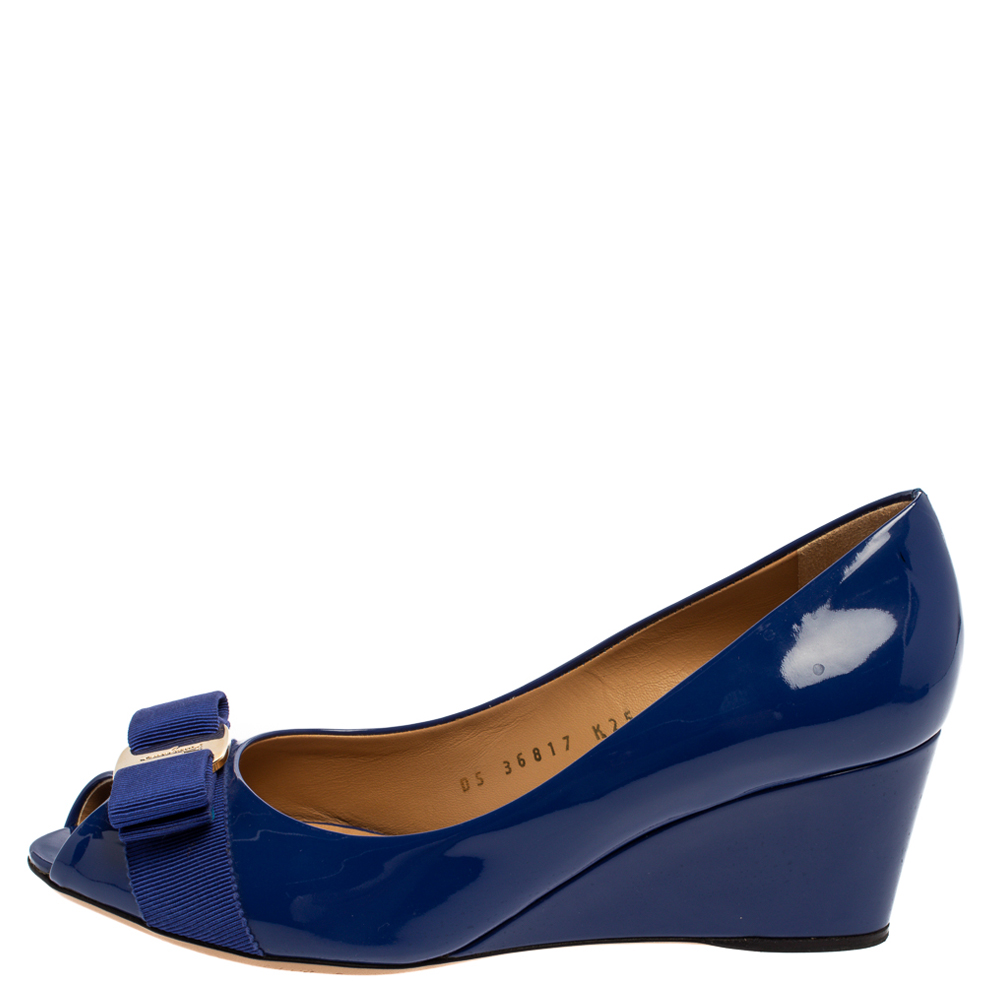 

Salvatore Ferragamo Blue Patent Leather Vara Bow Wedge Peep Toe Pumps Size