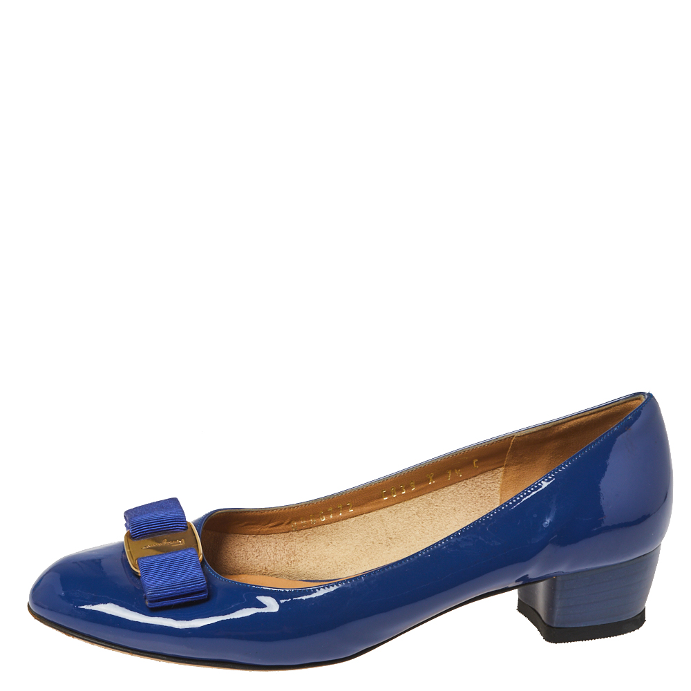 

Salvatore Ferragamo Blue Patent Leather Vara Bow Pumps Size