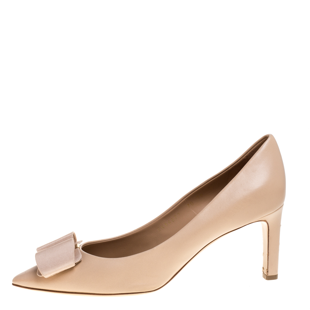 

Salvatore Ferragamo Beige Leather Zeri Pumps Size