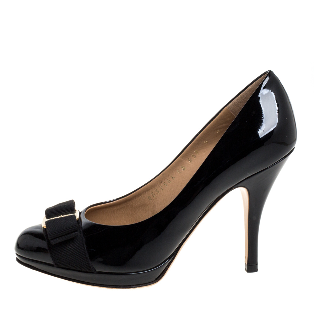 

Salvatore Ferragamo Black Patent Leather Vara Bow Round Toe Pumps Size