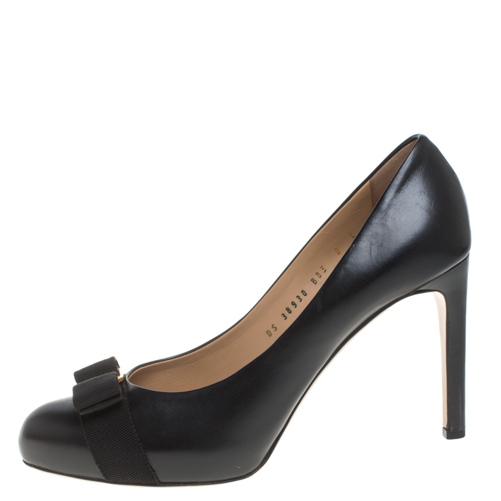 

Salvatore Ferragamo Black Leather Carla Vara Bow Pumps Size