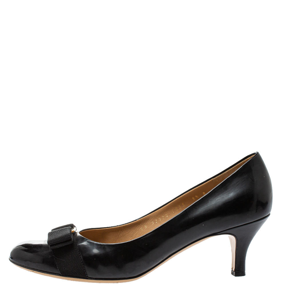 

Salvatore Ferragamo Black Patent Leather Vara Bow Pumps Size