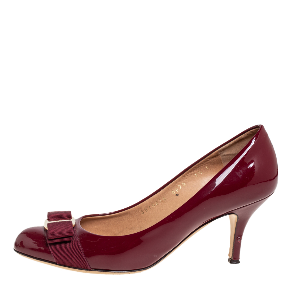 

Salvatore Ferragamo Burgundy Patent Leather Vara Bow Pumps Size