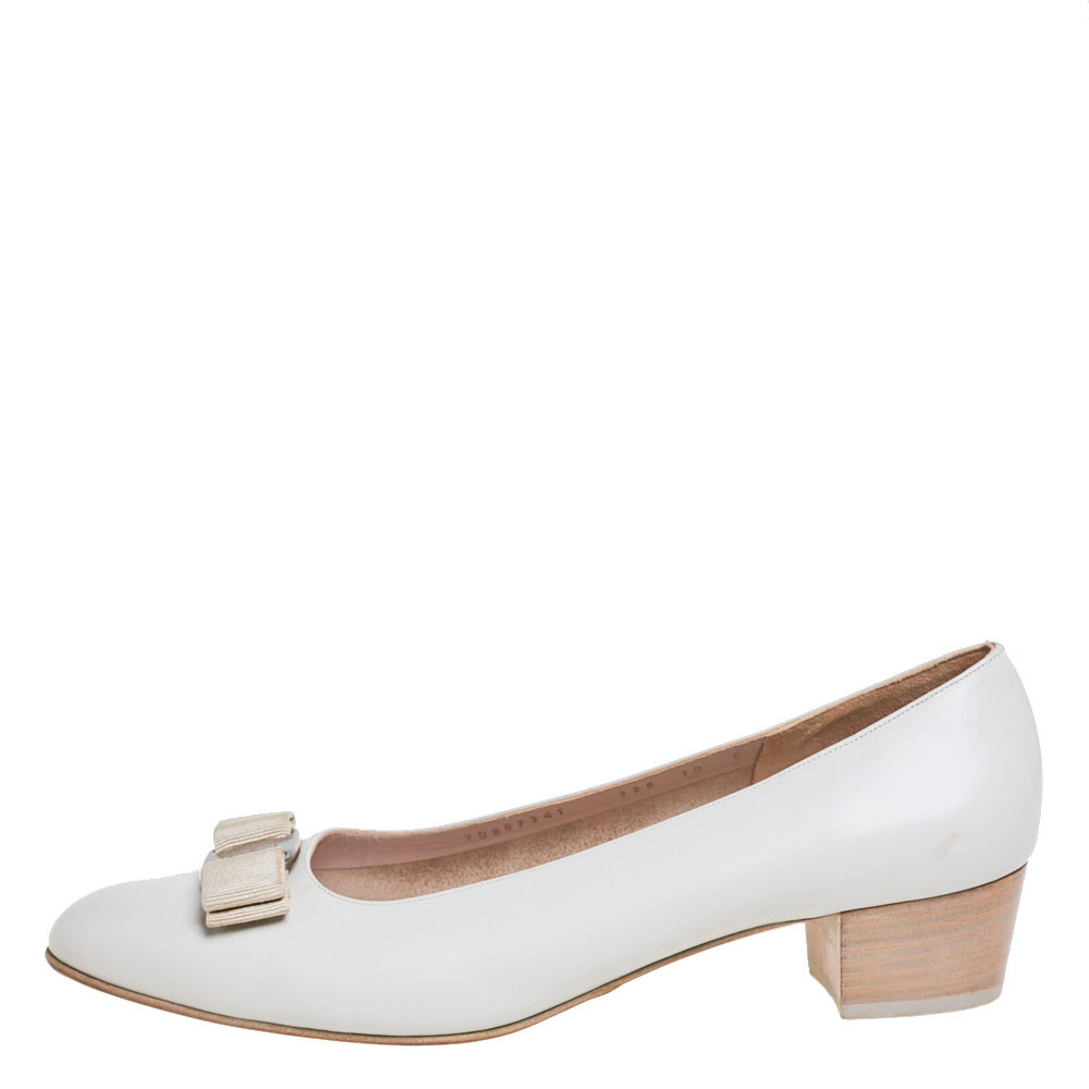 

Salvatore Ferragamo White Leather Vara Bow Block Heel Pumps Size