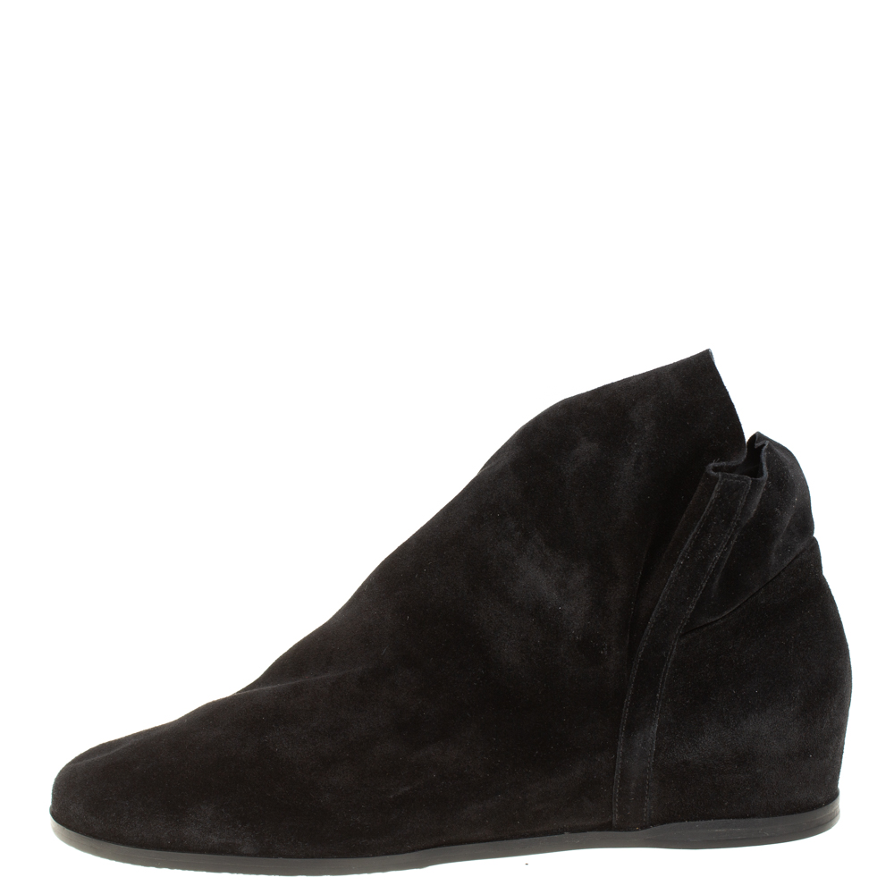 

Stuart Weitzman Black Suede Booties Size