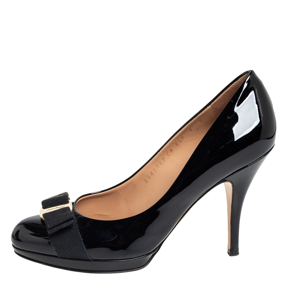 

Salvatore Ferragamo Black Leather Vara Bow Pumps Size