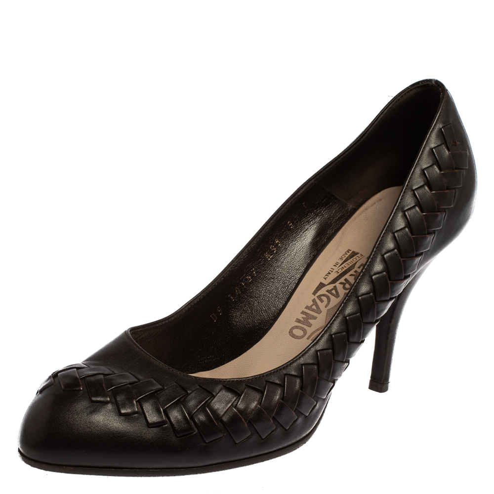 This amazing pair of pumps from Salvatore Ferragamo is sure to add some class to your outfits. The almond toe pumps have been crafted from dark brown leather and they come with woven stitch details and comfortable insoles. They are elevated on 9 cm heels.
