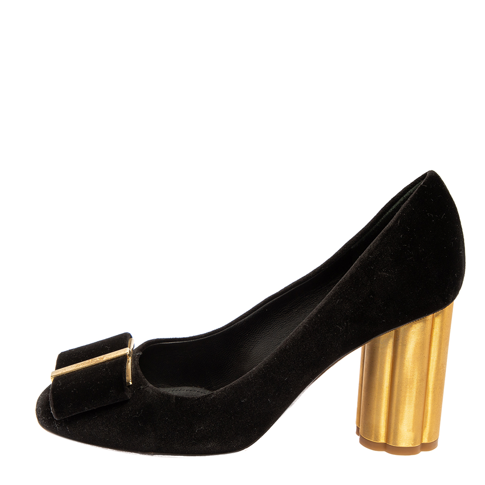 

Salvatore Ferragamo Black Velvet Floral Heel Pumps Size