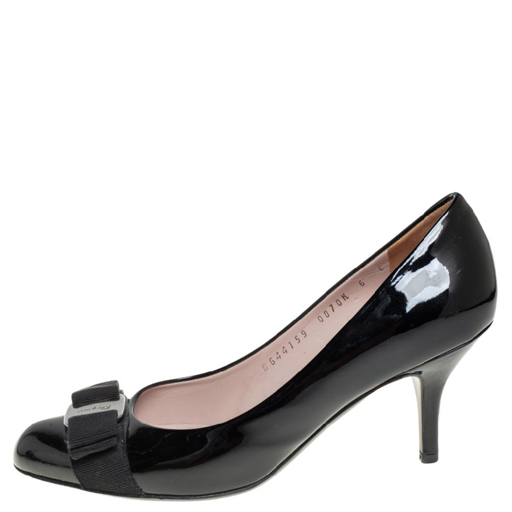 

Salvatore Ferragamo Black Patent Leather Vara Bow Pumps Size