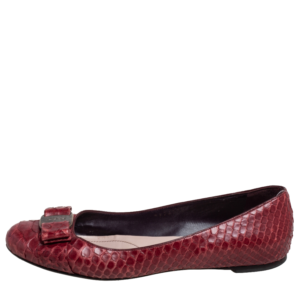 

Salvatore Ferragamo Red Python Varina Flats Size