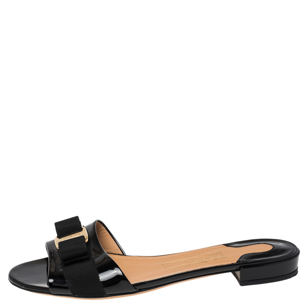 

Salvatore Ferragamo Black Patent Leather Vara Bow Flat Slides Size