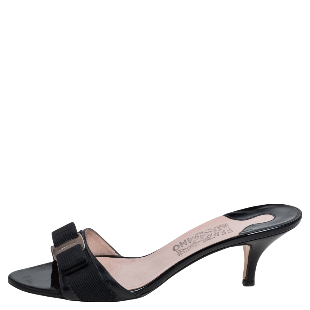 

Salvatore Ferragamo Black Patent Leather Vara Bow Slide Sandals Size