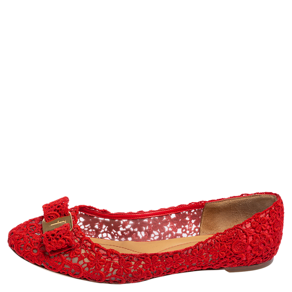 

Salvatore Ferragamo Red Lace Vara Bow Ballet Flats Size