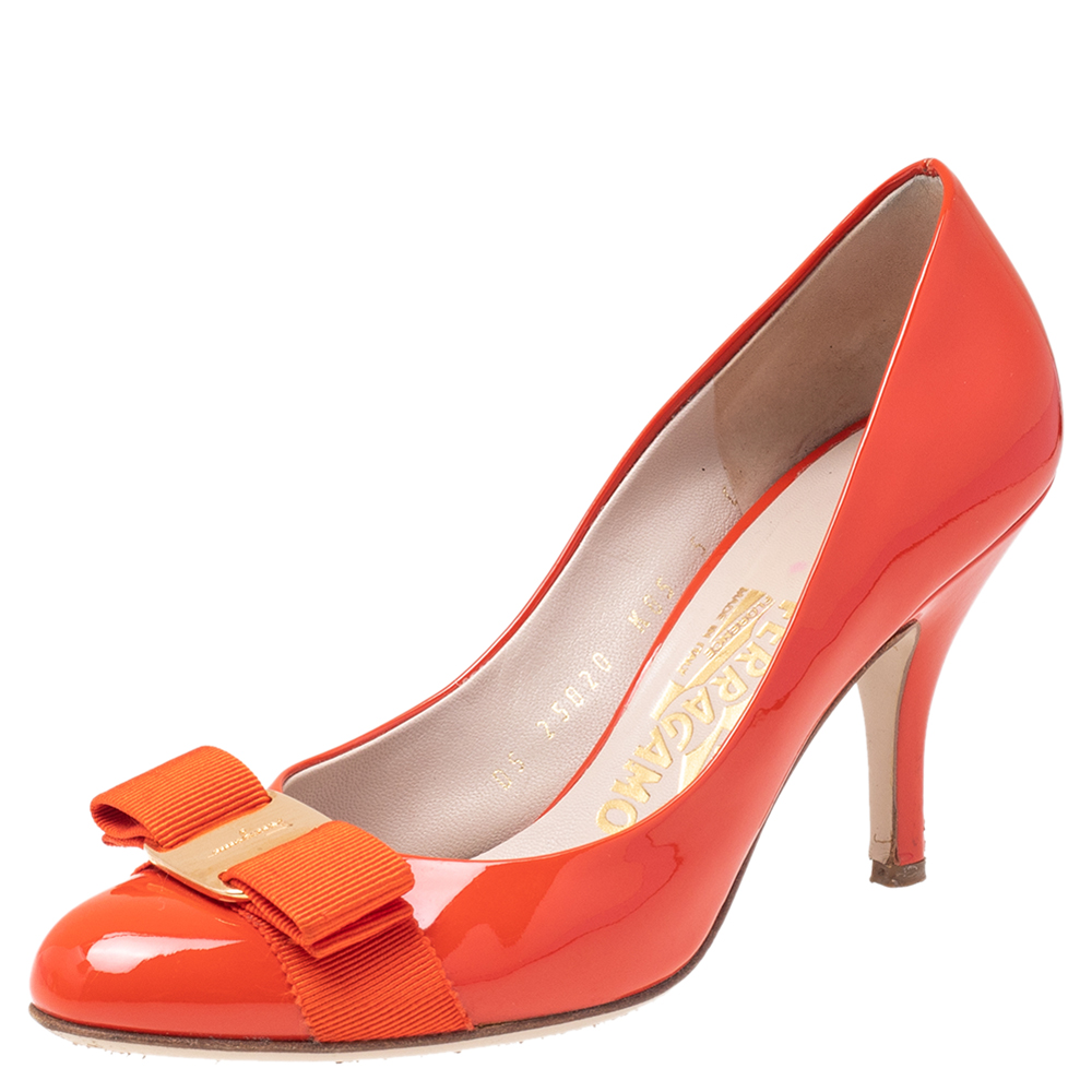 From the house of Salvatore Ferragamo these Vara pumps are tastefully designed. This classic pair in patent leather will match well with almost all your outfits. The orange pumps feature the iconic grosgrain bows almond toes stiletto heels and comfortable leather lined insoles.