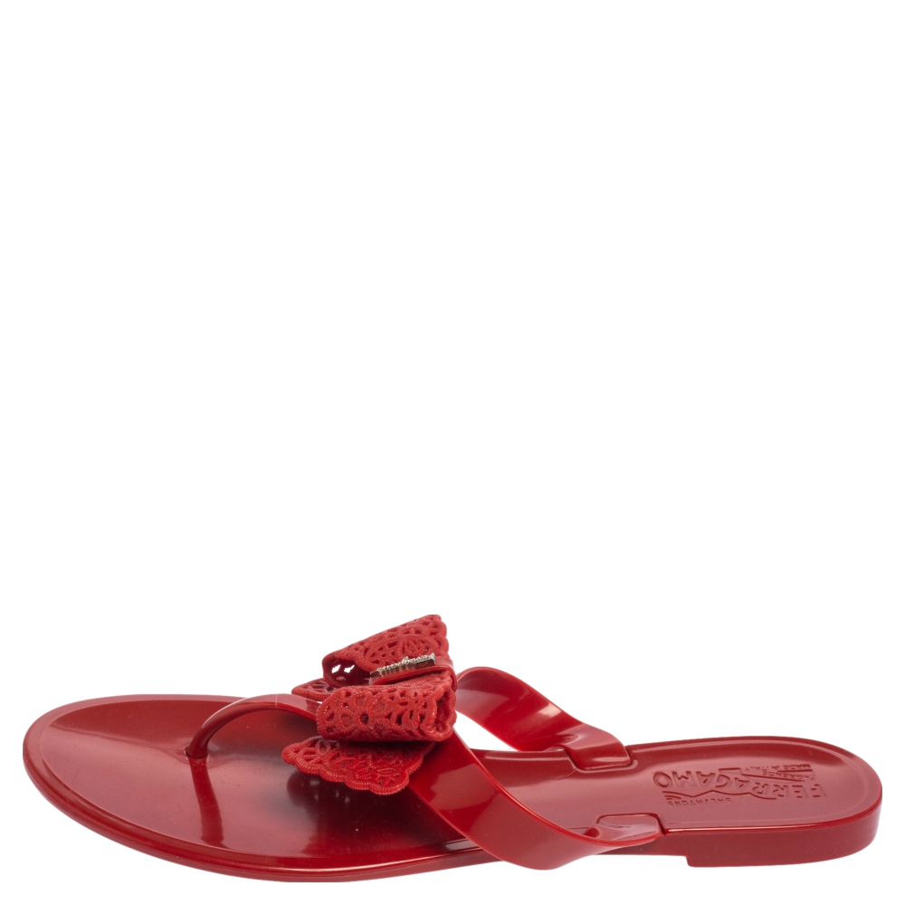 

Salvatore Ferragamo Red Rubber Bali Thong Sandals Size