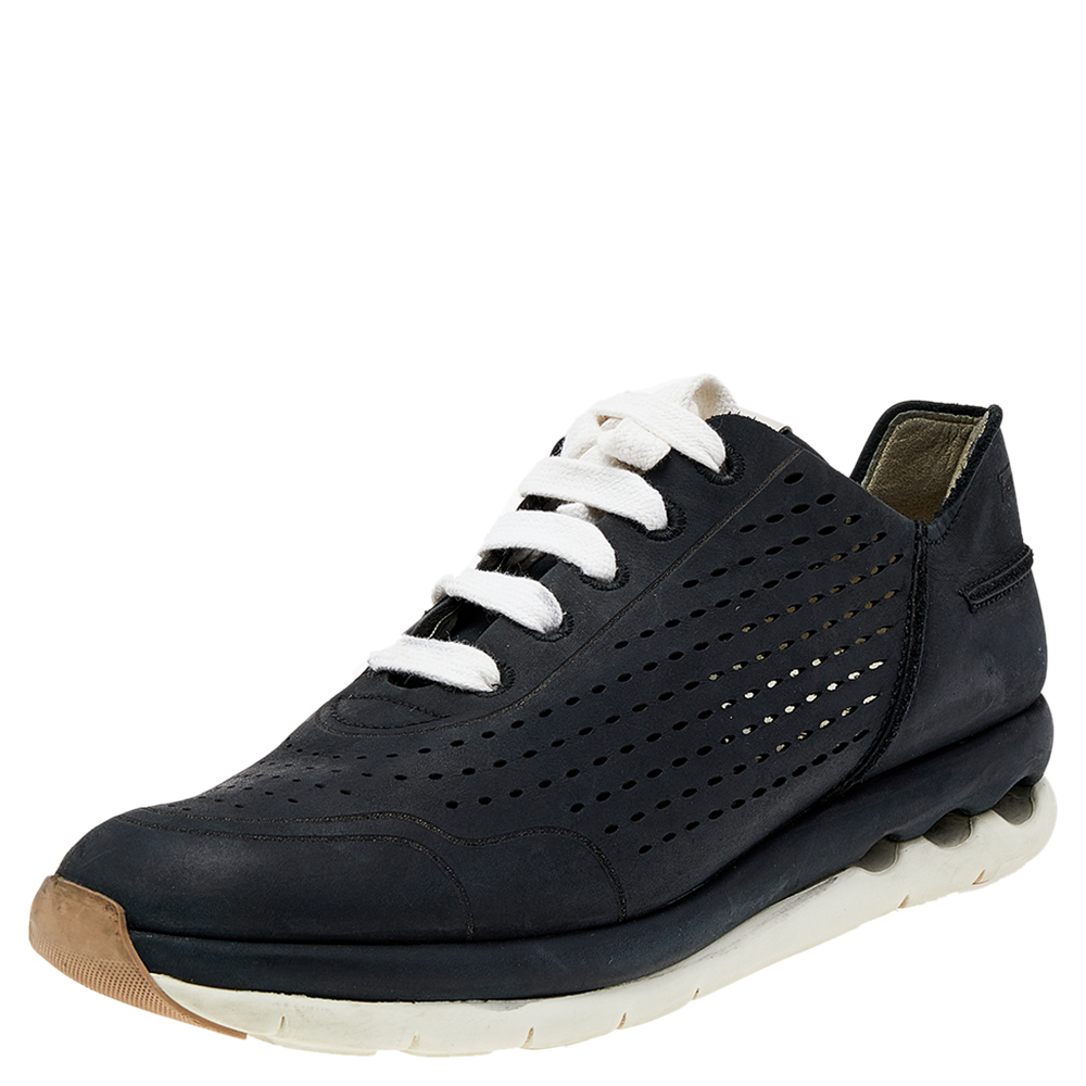 Step into these Salvatore Ferragamo sneakers for instant comfort They feature white laces on the black leather exterior and white finishing on the rubber soles. Pair these with practical casuals for a sporty and fashionable look.