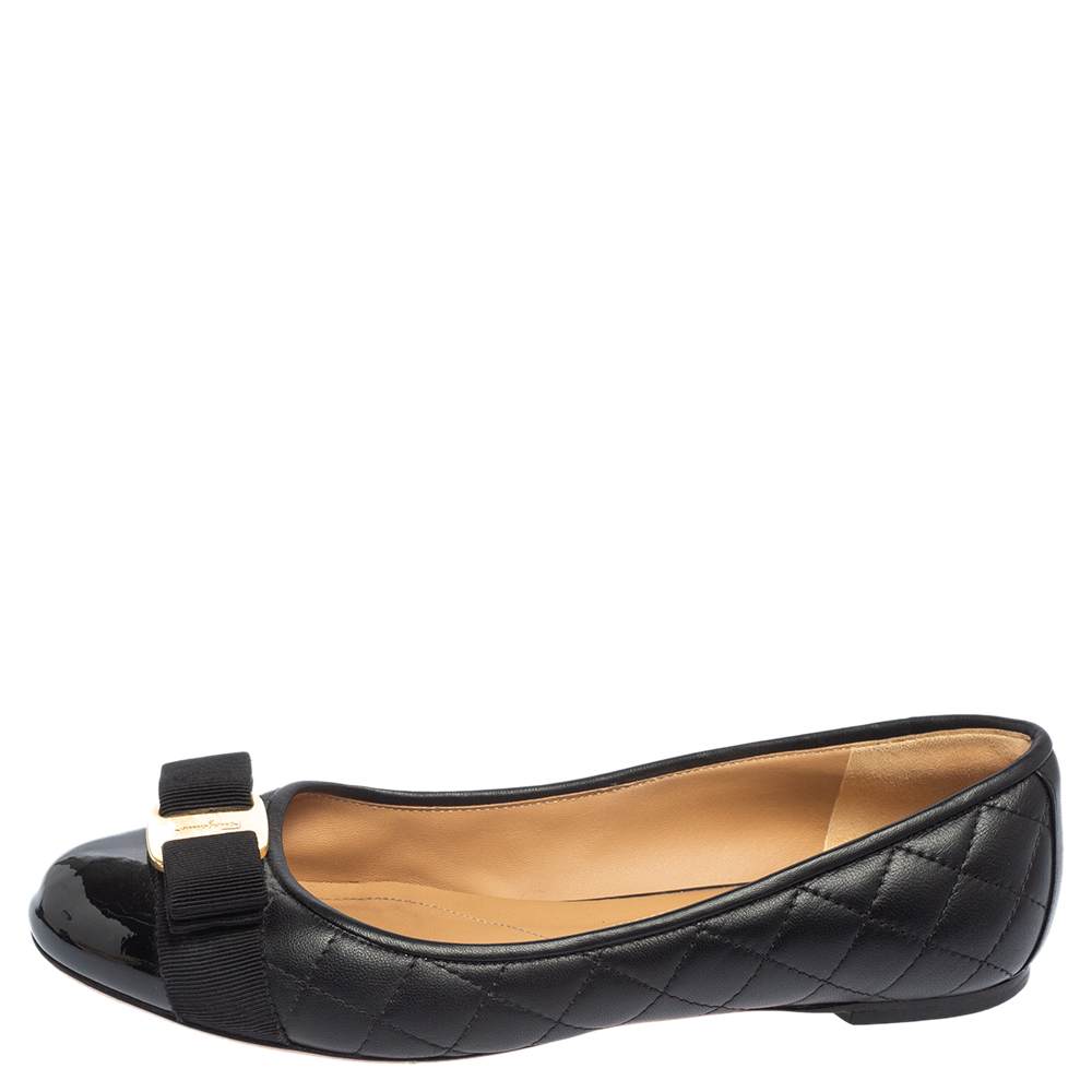 

Salvatore Ferragamo Black Quilted Leather Vara Bow Flats Size