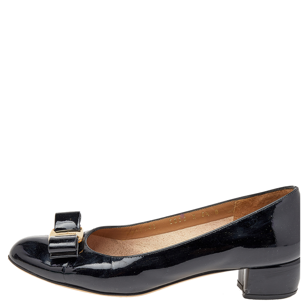 

Salvatore Ferragamo Black Patent Leather Vara Bow Pumps Size