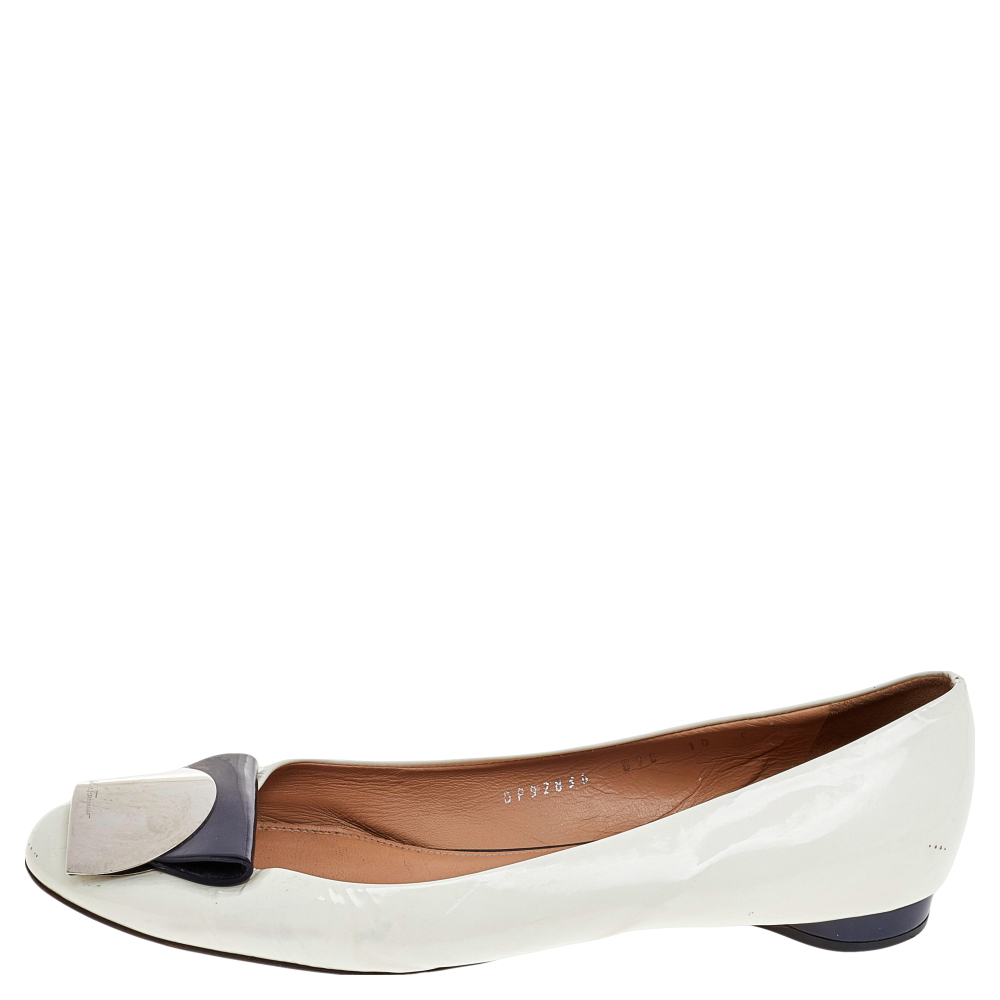 

Salvatore Ferragamo White Patent Leather Plaque Ballet Flats Size