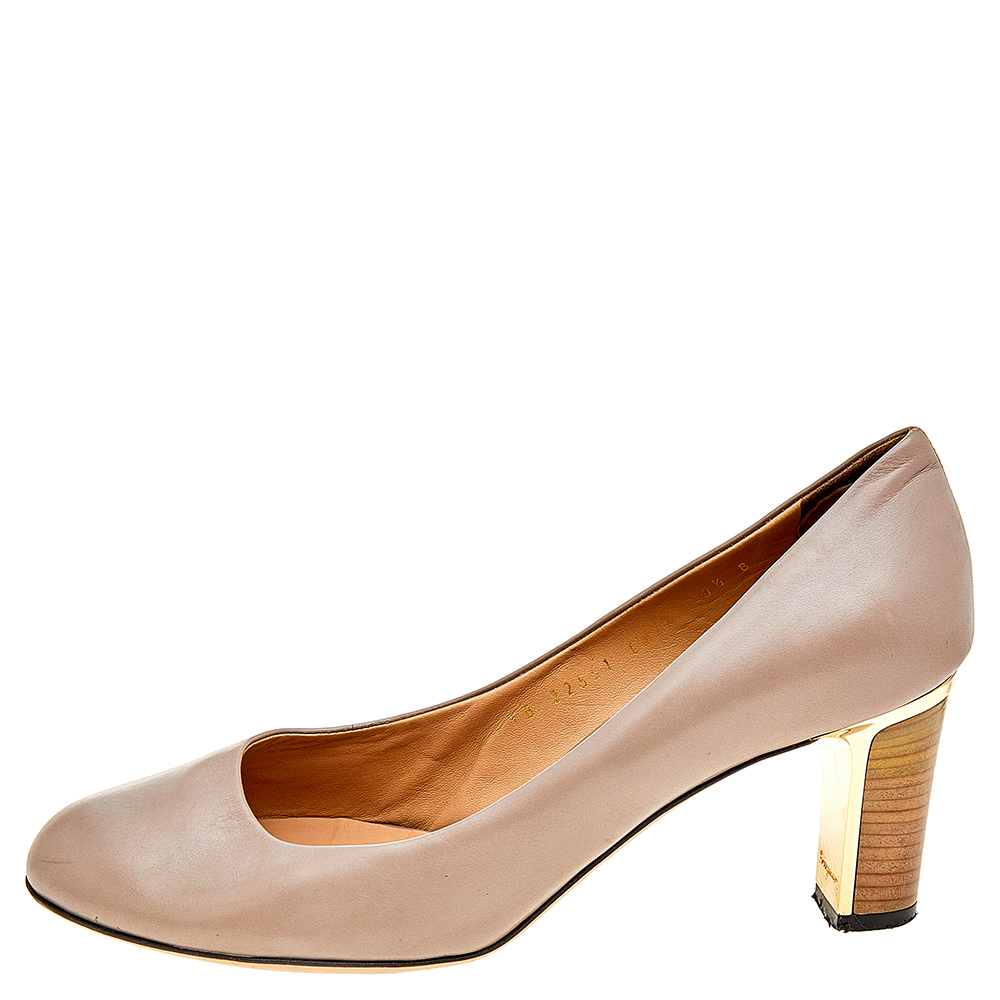 

Salvatore Ferragamo Beige Leather Round Toe Pumps Size