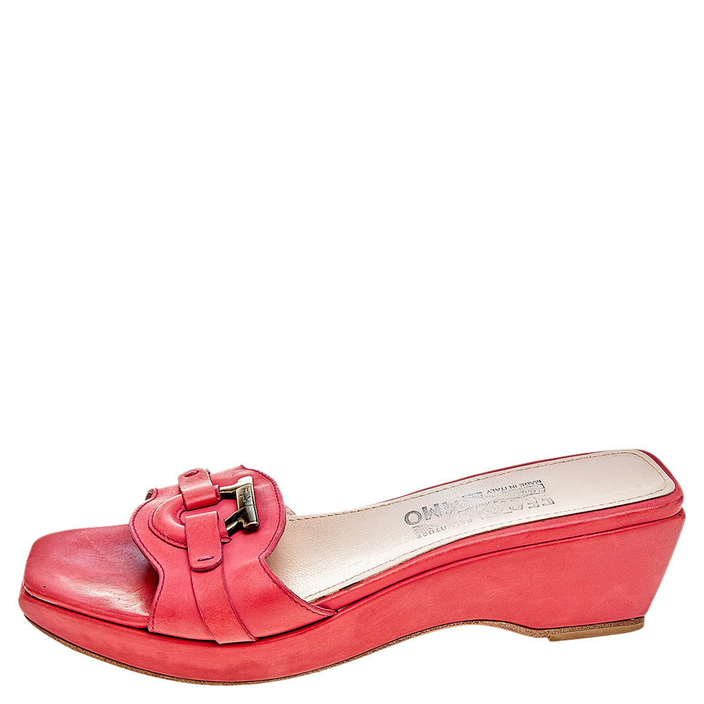 

Salvatore Ferragamo Pink Leather Wedge Slide Sandals Size