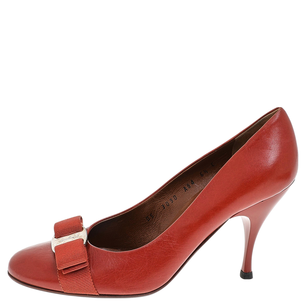 

Salvatore Ferragamo Rust Orange Leather Vara Bow Pumps Size