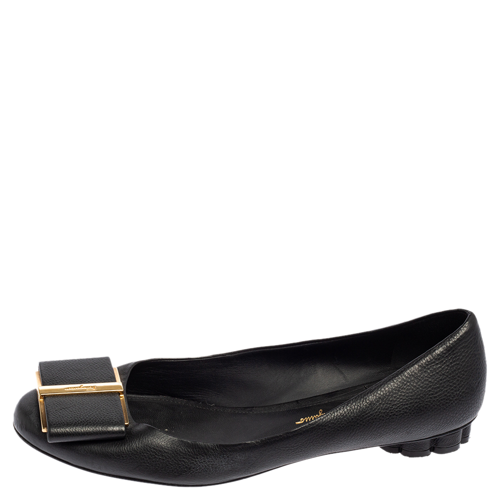 

Salvatore Ferragamo Black Leather Ballet Flats Size