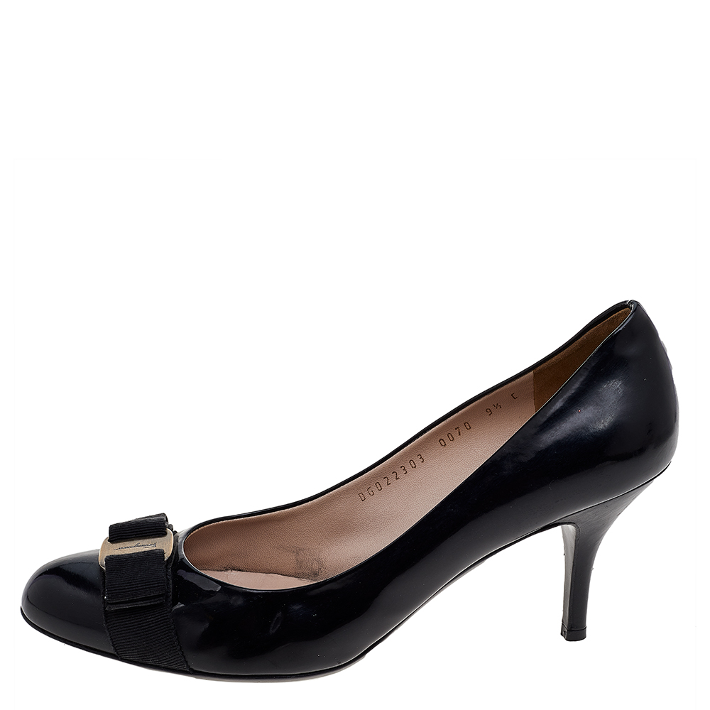 

Salvatore Ferragamo Black Leather Vara Bow Pumps Size