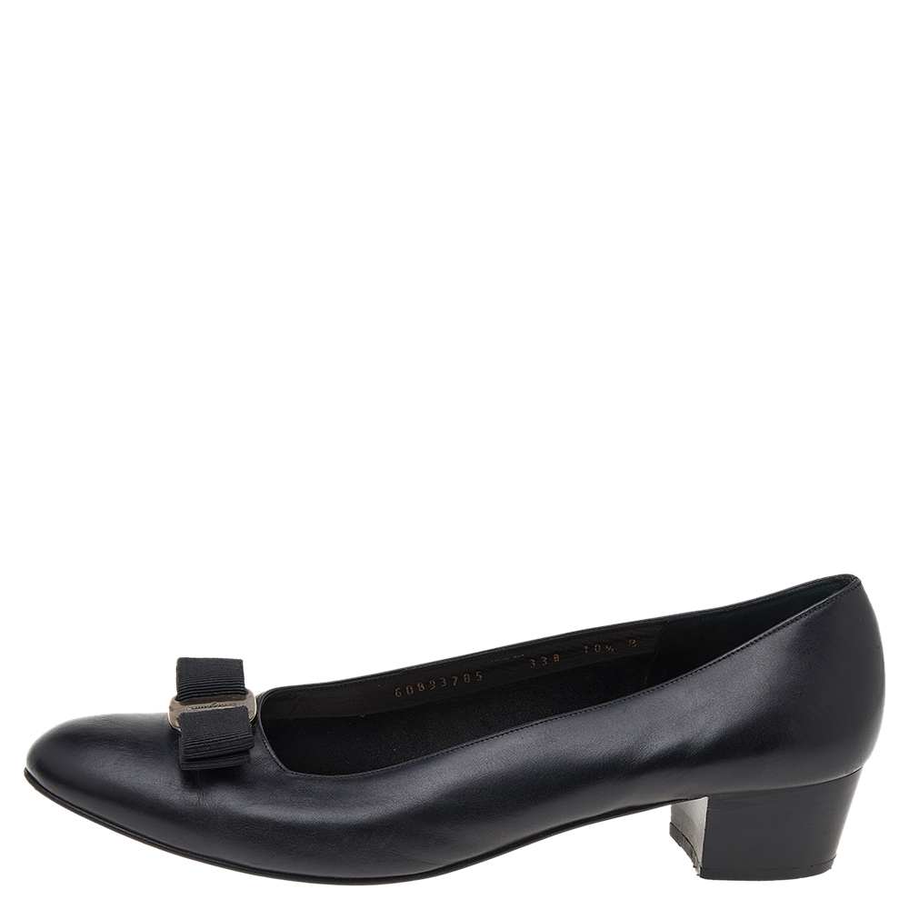 

Salvatore Ferragamo Black Leather Vara Bow Block Heel Pumps Size