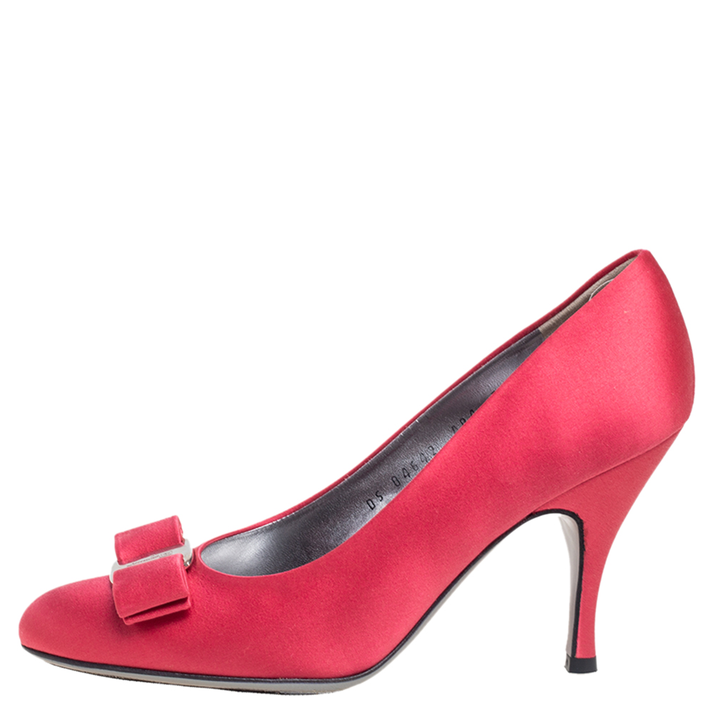 

Salvatore Ferragamo Pink Satin Vara Bow Pumps Size