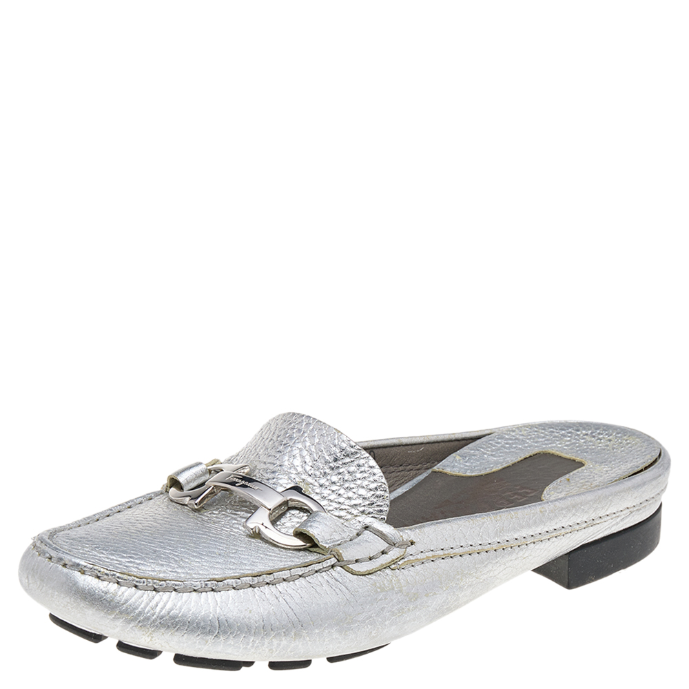 These mules from the House of Salvatore Ferragamo are crafted to perfection. They are made from silver leather on the exterior and showcase a silver toned Gancini motif on the vamps. Their slip on style makes them very comfortable for everyday use.