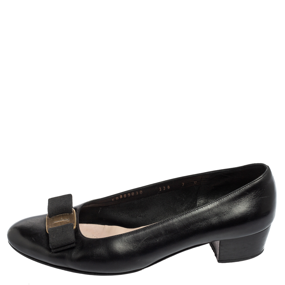 

Salvatore Ferragamo Black Leather Vara Bow Ballet Flats Size