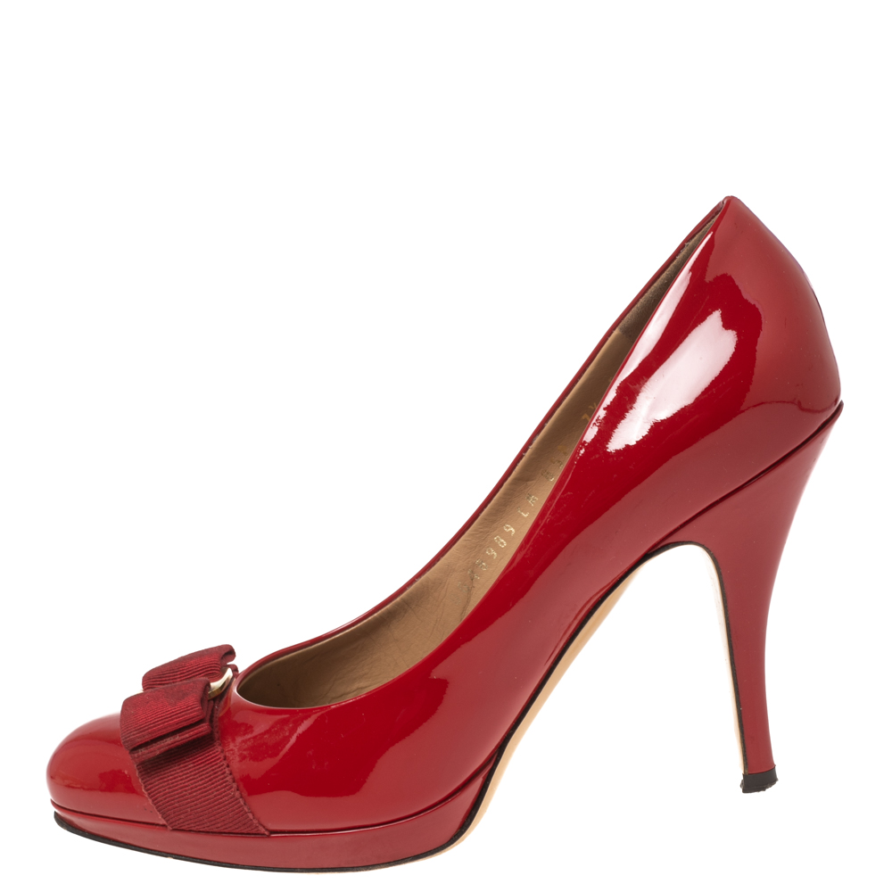 

Salvatore Ferragamo Red Patent Leather Vara Bow Pumps Size